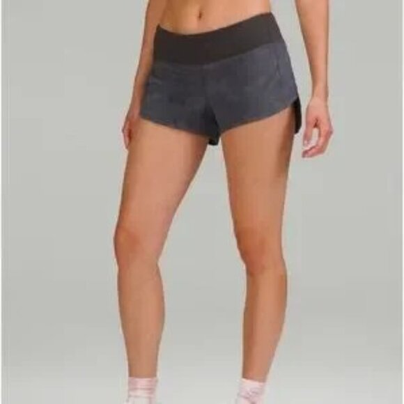 Lululemon Speed Up Low Rise Lined short 2.5"  NWT Size 12 - Picture 1 of 8